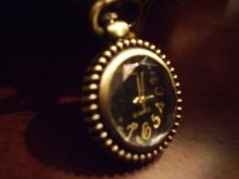 他の写真を見る1: 【再入荷】黒文字盤×金古美のクラシックスタイル時計ネックレス