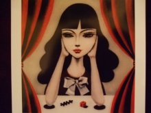 他の写真を見る1: uroko-少女ポストカード「レッドカーテン」