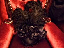 他の写真を見る1: 【再入荷】黒い薔薇の羽付き髪飾りヘッドドレス