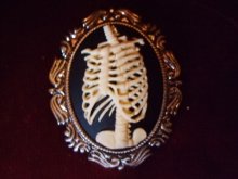 他の写真を見る3: Cameo brooch and pendant Ribs　骨格のカメオテイストブローチ