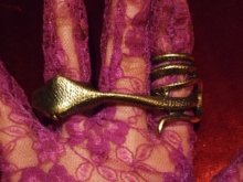 他の写真を見る2: 金蛇のリング　connector ring on two fingers