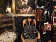 他の写真を見る1: [再入荷]時計のモノクロバッグ " BLACK CLOCK-LARGE" round gothic handbag A4