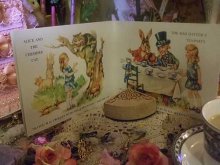 他の写真を見る3: Alice In Wonderland Story Book