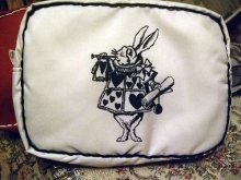 他の写真を見る2: The Macmilan Alice　時計ウサギ　ポーチ