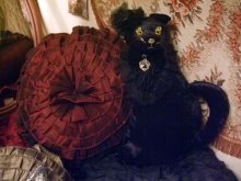 他の写真を見る1: Black Velour Cat Doll Gorgeous cushion