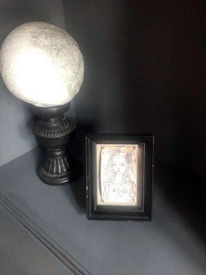 画像5: uroko-額入り絵 羊皮紙ドローイング「祈り」