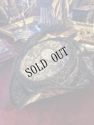 画像5: 大きすぎず程好い大きさでドレスハットの感です。ミニトリコーンハット　Skull Black