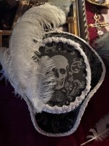 大きすぎず程好い大きさでドレスハットの感です。ミニトリコーンハット　Skull white