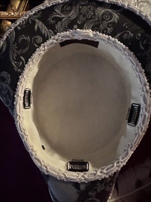 画像8: 大きすぎず程好い大きさでドレスハットの感です。ミニトリコーンハット　Skull white