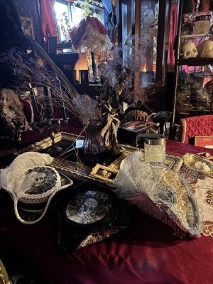 画像9: 大きすぎず程好い大きさでドレスハットの感です。ミニトリコーンハット　Skull white