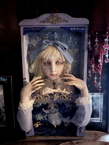 Mari Shimizu　「Pool of tears」壁掛け人形　