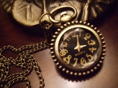 画像2: 【再入荷】黒文字盤×金古美のクラシックスタイル時計ネックレス