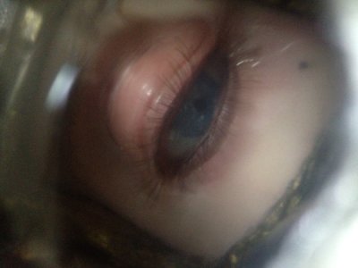 画像1: 少女の目