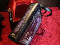 画像1: [再入荷]黒猫の本型バッグ "BOOK OF SHADOWS" gothic handbag, black cat