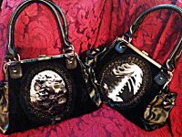 画像3: "VAMP" gothic cameo handbag on metal frame, flying bats 蝙蝠のバッグ