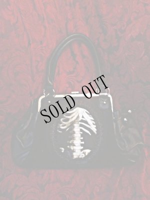 画像1: 再入荷【Ver.2】gothic handbag human skeleton 骨格装飾ヴェルベットバッグ (1)