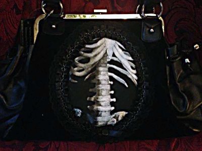 画像1: 再入荷【Ver.2】gothic handbag human skeleton 骨格装飾ヴェルベットバッグ