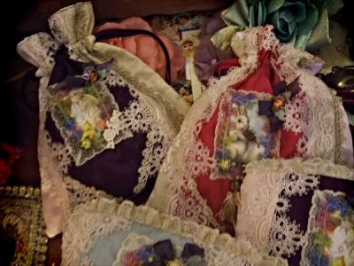 画像1: Victorian Craftアンティークテイストイースターラビット 巾着ポーチLuice