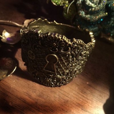 画像1: "KEYHOLE BRASS" steampunk bracelet　鍵穴のブレスレット