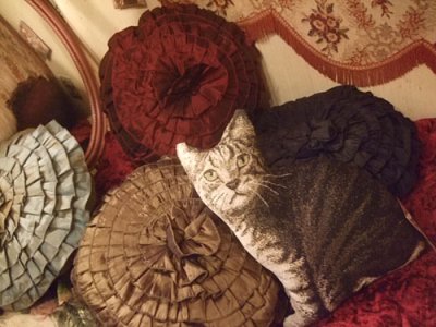 画像1: 再入荷★Kitty Corner Pillow Shaped Cat