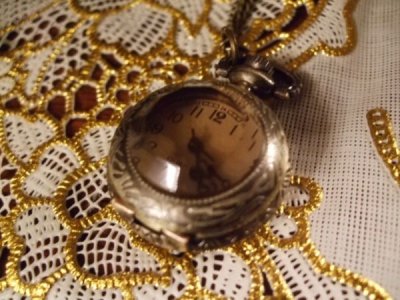 画像2: [再入荷]ティーセピアクリスタルカットガラスの懐中時計テイストネックレス