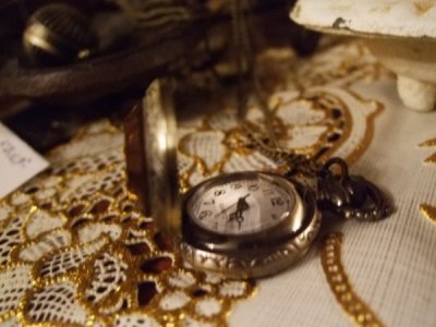 画像1: [再入荷]ティーセピアクリスタルカットガラスの懐中時計テイストネックレス