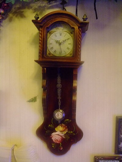 画像2: メーカー終了再販不可[ようやく再入荷！]アンティーク調木製振り子壁掛け時計