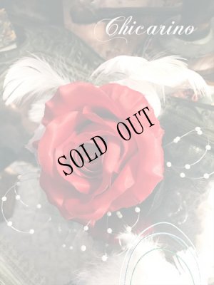 画像6: 真紅の薔薇とブラックチュールの羽飾りヘアコサージュ (6)