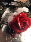 画像2: 真紅の薔薇とブラックチュールの羽飾りヘアコサージュ (2)